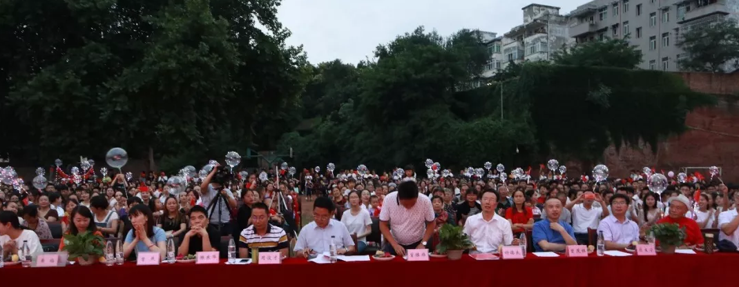 慶建國70周年，展賈中教師風(fēng)采——賈家中學(xué)舉行教師藝術(shù)節(jié)