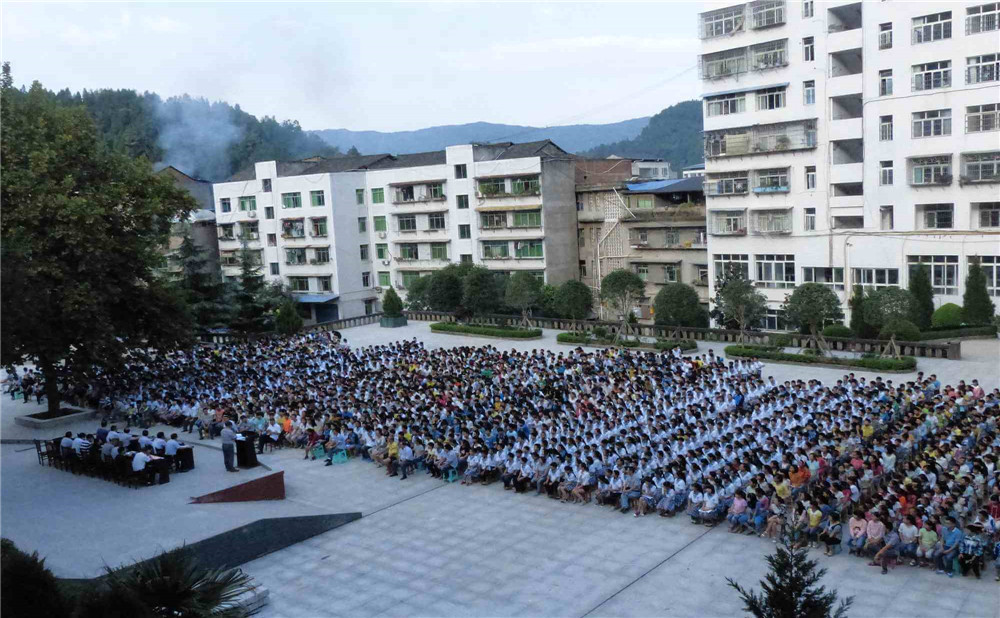 平昌縣響灘中學(xué)學(xué)校地址在哪里？