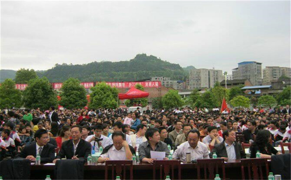 平昌縣駟馬中學(xué)學(xué)校詳細(xì)地址在哪里？