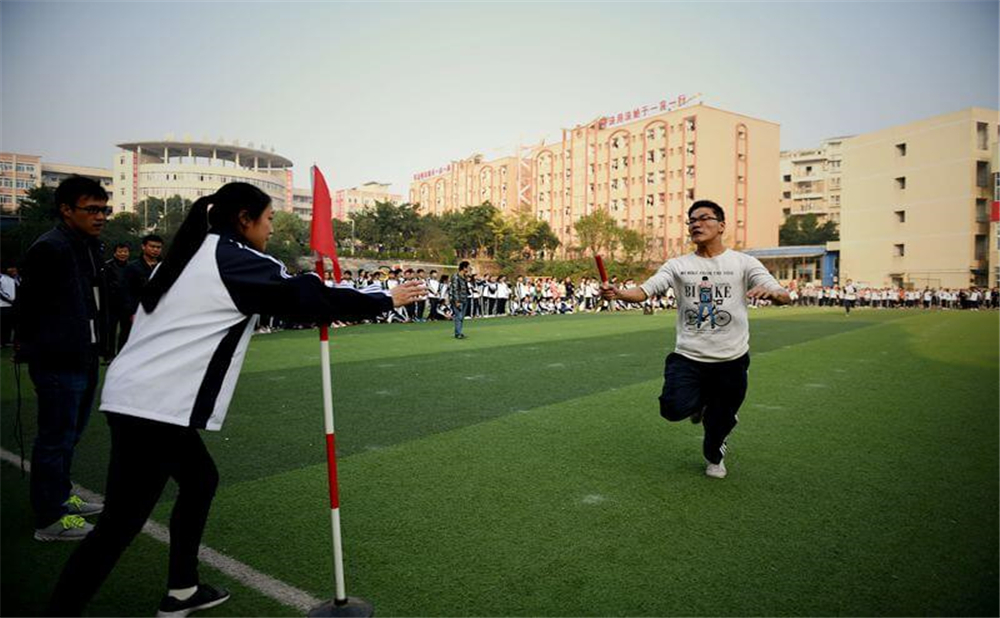 高坪中學(xué)學(xué)校詳細(xì)地址在什么地方？