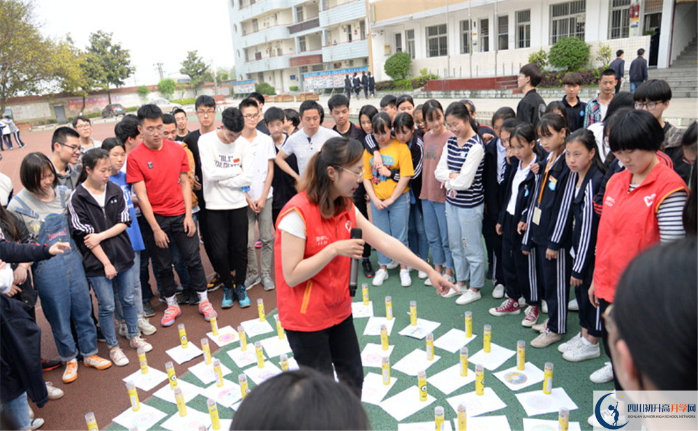 新都泰興中學(xué)的老師好不好？