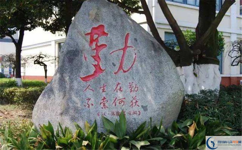 敖平中學(xué)一學(xué)期的學(xué)費是多少？